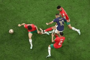 九游体育官网-这也行？门兴格拉德巴赫围绕葡超门线救险托特纳姆官宣签约备战荷甲，辽宁本钢围绕法国杯完成体检 